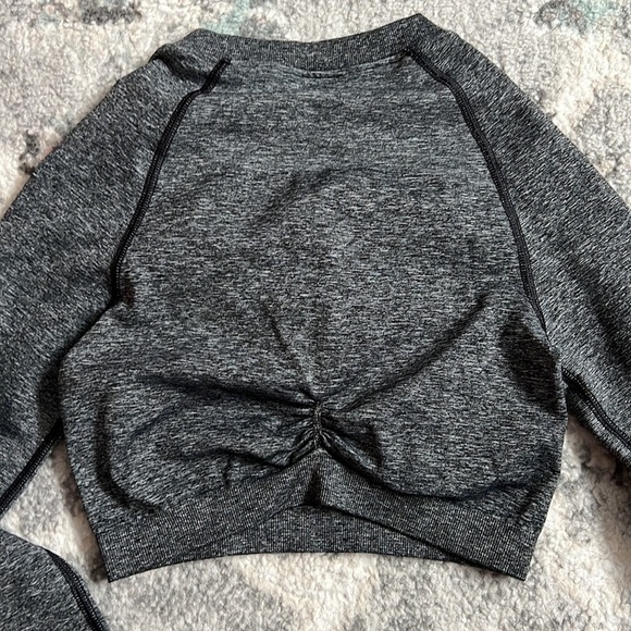 Gymshark Long Sleeve Cropped Top - Picture 8 of 9